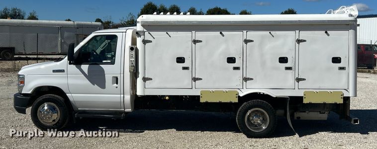 image for item ET3387 2018 Ford E450 Super Duty refrigerated delivery truck