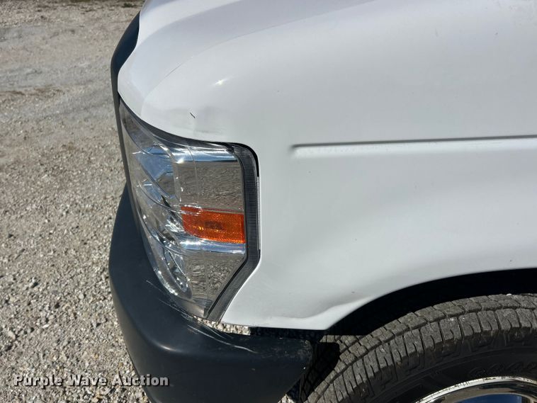 image for item ET3387 2018 Ford E450 Super Duty refrigerated delivery truck