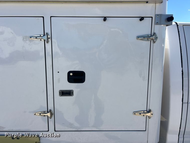 image for item ET3387 2018 Ford E450 Super Duty refrigerated delivery truck