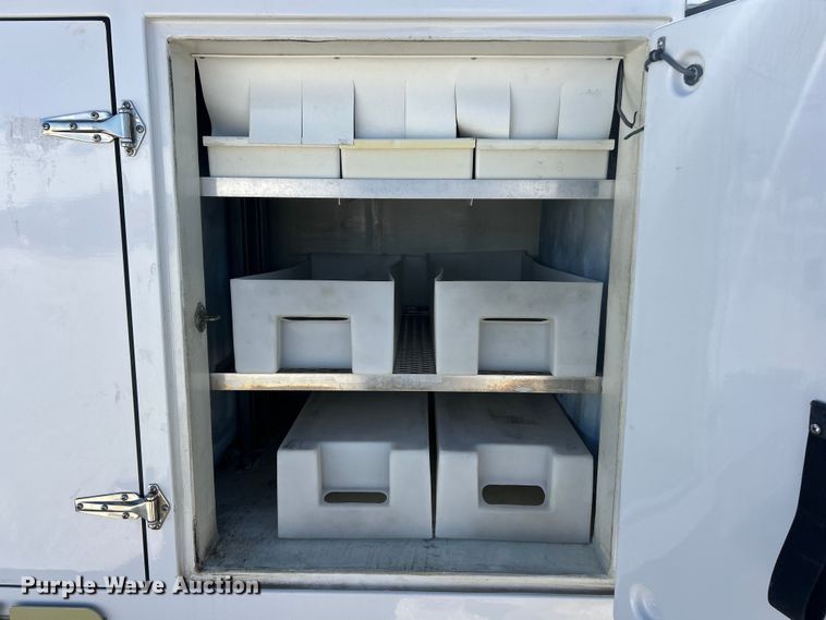 image for item ET3387 2018 Ford E450 Super Duty refrigerated delivery truck