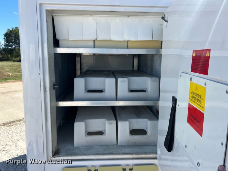image for item ET3387 2018 Ford E450 Super Duty refrigerated delivery truck