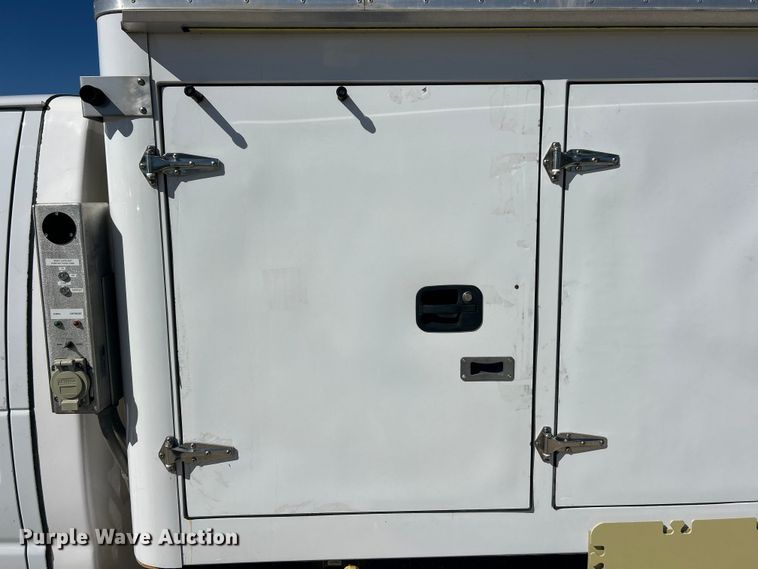image for item ET3387 2018 Ford E450 Super Duty refrigerated delivery truck