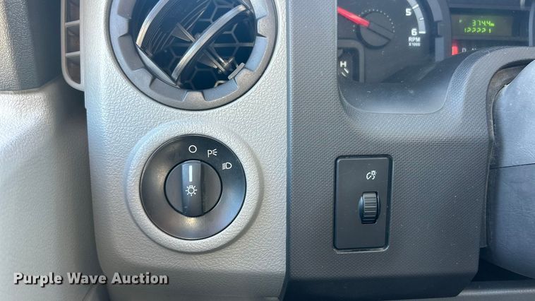 image for item ET3387 2018 Ford E450 Super Duty refrigerated delivery truck