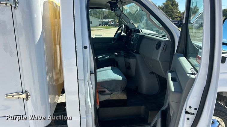 image for item ET3387 2018 Ford E450 Super Duty refrigerated delivery truck