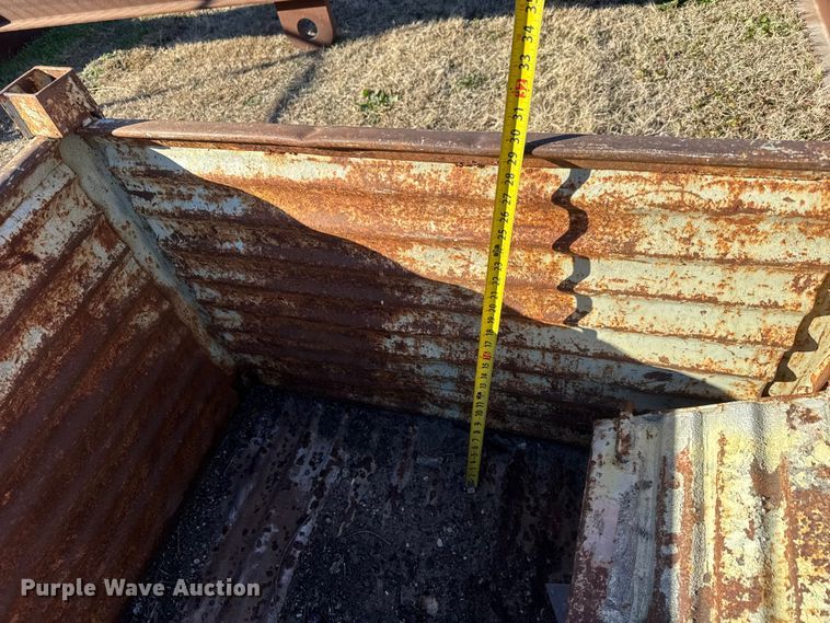 image for item ET4033 (9) metal bins