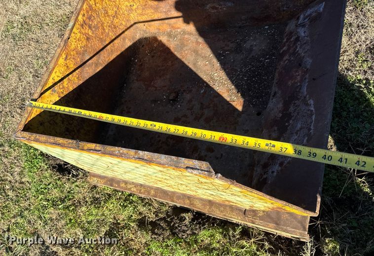 image for item ET4033 (9) metal bins