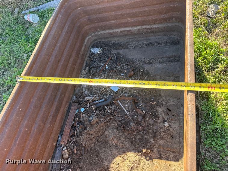 image for item ET4033 (9) metal bins