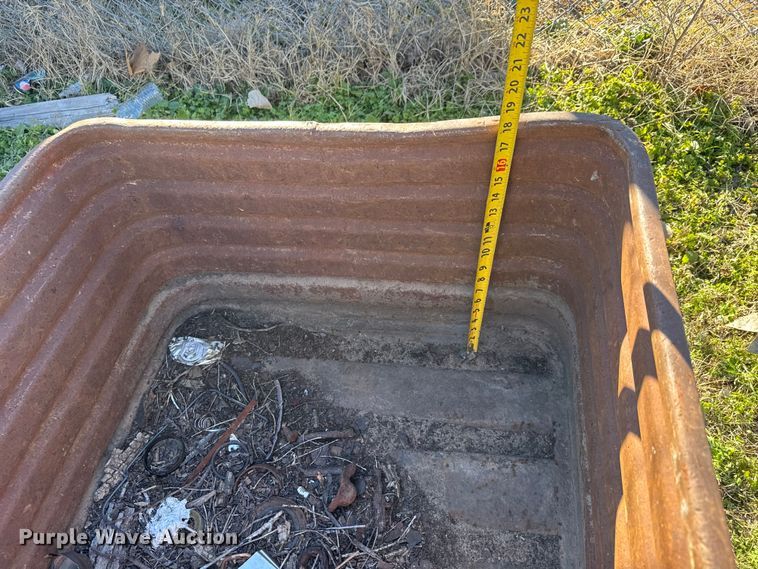 image for item ET4033 (9) metal bins