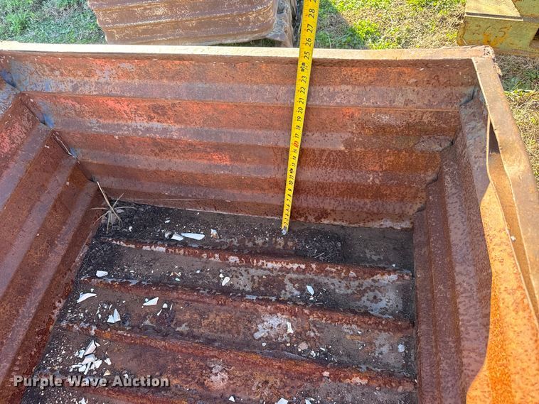 image for item ET4033 (9) metal bins