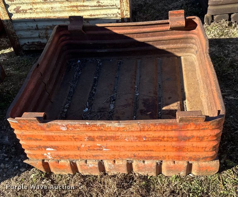 image for item ET4033 (9) metal bins