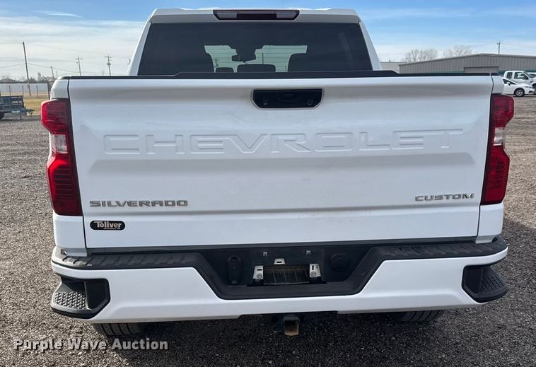 image for item ET4053 2022 Chevrolet Silverado 1500 Crew Cab pickup truck