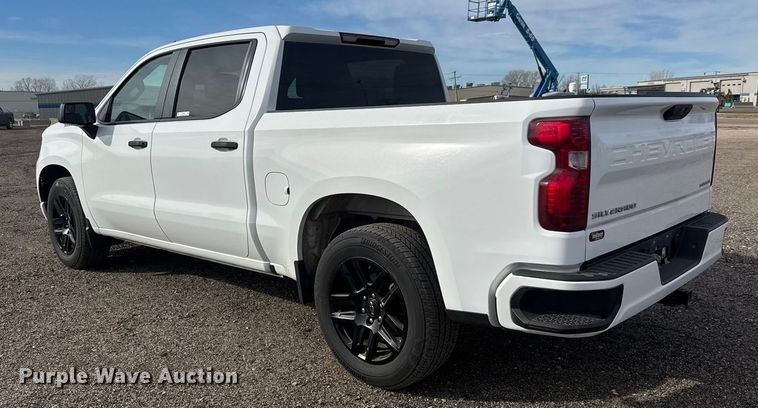 image for item ET4053 2022 Chevrolet Silverado 1500 Crew Cab pickup truck