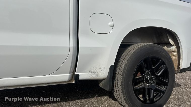 image for item ET4053 2022 Chevrolet Silverado 1500 Crew Cab pickup truck