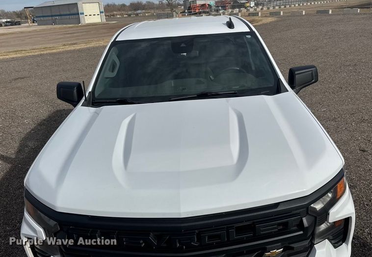 image for item ET4053 2022 Chevrolet Silverado 1500 Crew Cab pickup truck