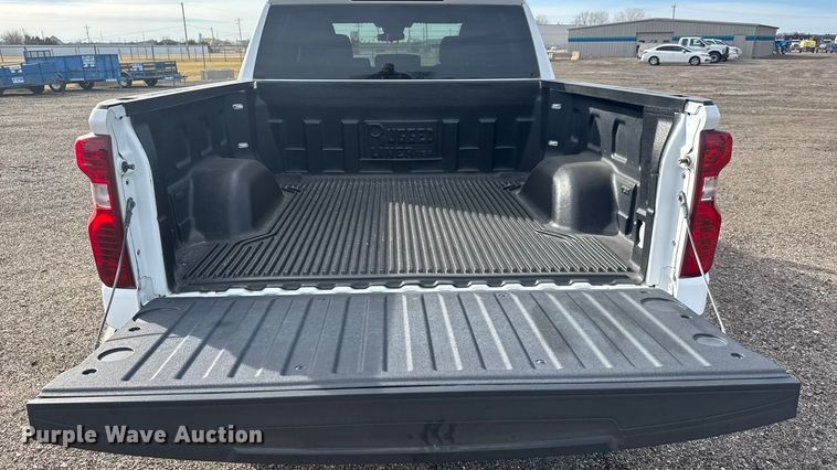 image for item ET4053 2022 Chevrolet Silverado 1500 Crew Cab pickup truck