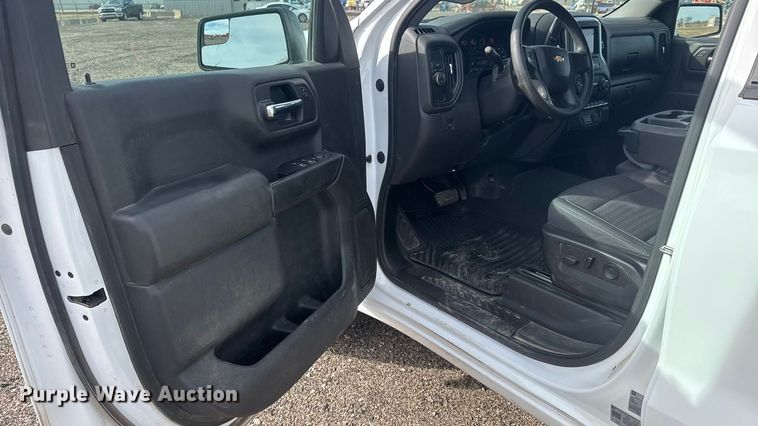 image for item ET4053 2022 Chevrolet Silverado 1500 Crew Cab pickup truck