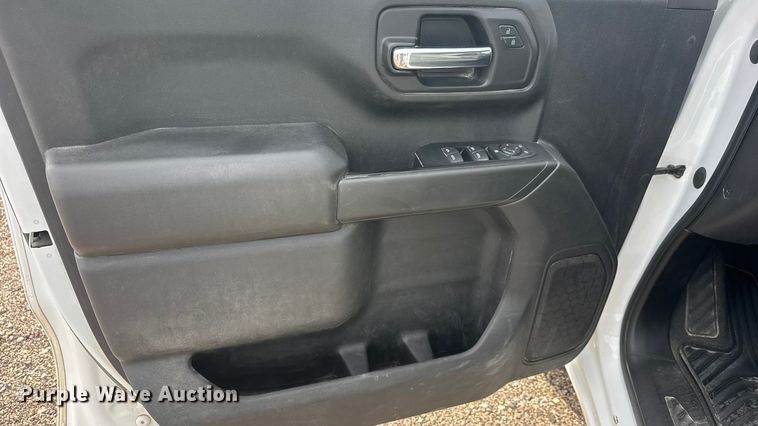 image for item ET4053 2022 Chevrolet Silverado 1500 Crew Cab pickup truck