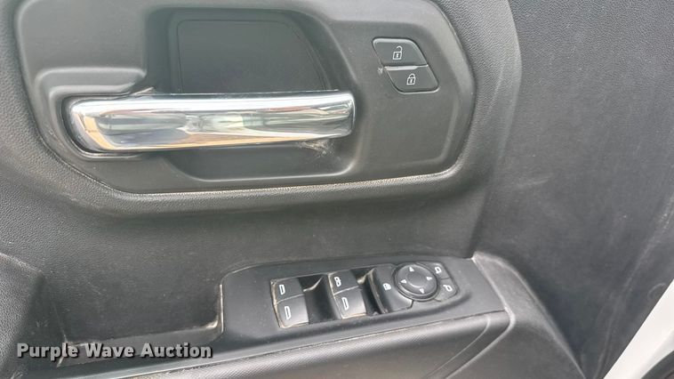 image for item ET4053 2022 Chevrolet Silverado 1500 Crew Cab pickup truck