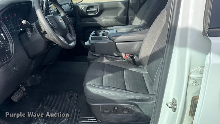image for item ET4053 2022 Chevrolet Silverado 1500 Crew Cab pickup truck