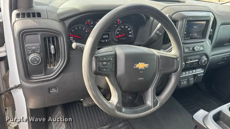 image for item ET4053 2022 Chevrolet Silverado 1500 Crew Cab pickup truck