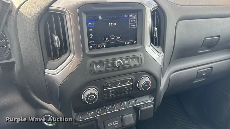 image for item ET4053 2022 Chevrolet Silverado 1500 Crew Cab pickup truck