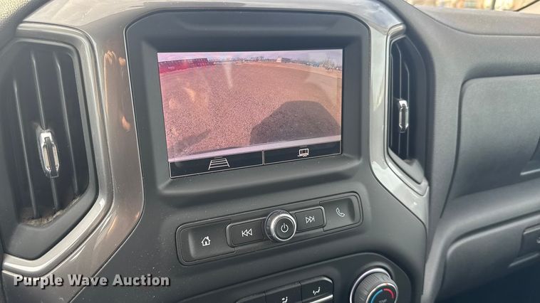 image for item ET4053 2022 Chevrolet Silverado 1500 Crew Cab pickup truck