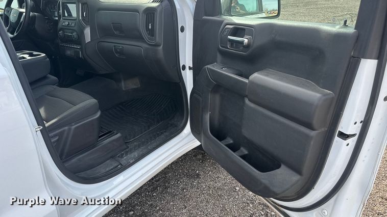 image for item ET4053 2022 Chevrolet Silverado 1500 Crew Cab pickup truck