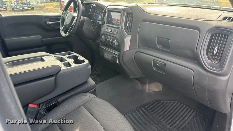 image for item ET4053 2022 Chevrolet Silverado 1500 Crew Cab pickup truck