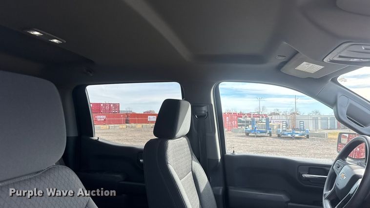 image for item ET4053 2022 Chevrolet Silverado 1500 Crew Cab pickup truck