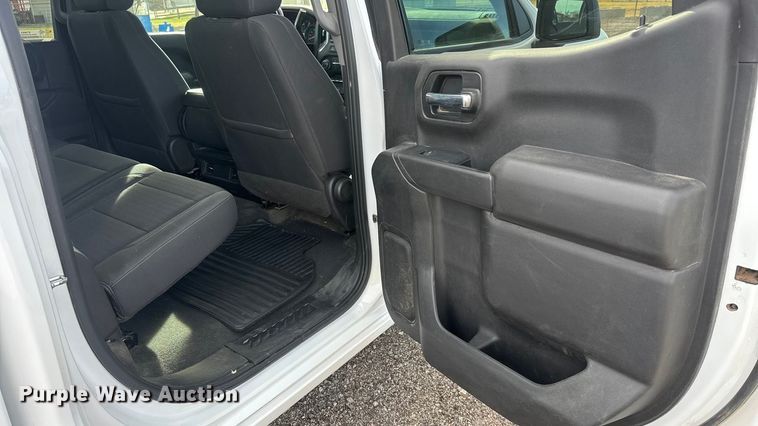 image for item ET4053 2022 Chevrolet Silverado 1500 Crew Cab pickup truck