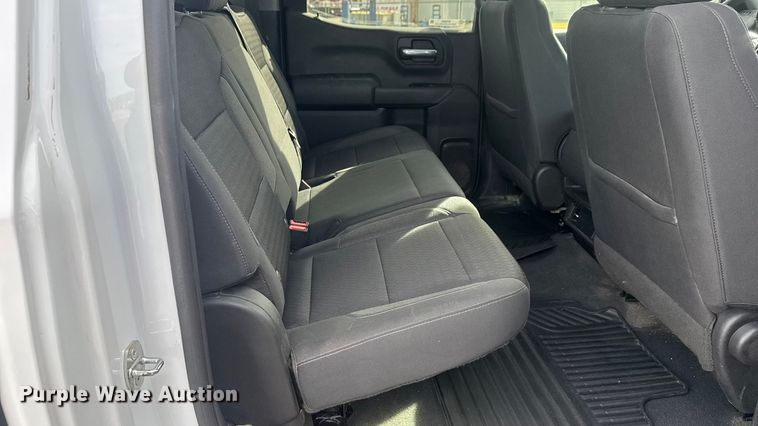 image for item ET4053 2022 Chevrolet Silverado 1500 Crew Cab pickup truck