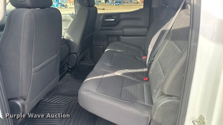 image for item ET4053 2022 Chevrolet Silverado 1500 Crew Cab pickup truck