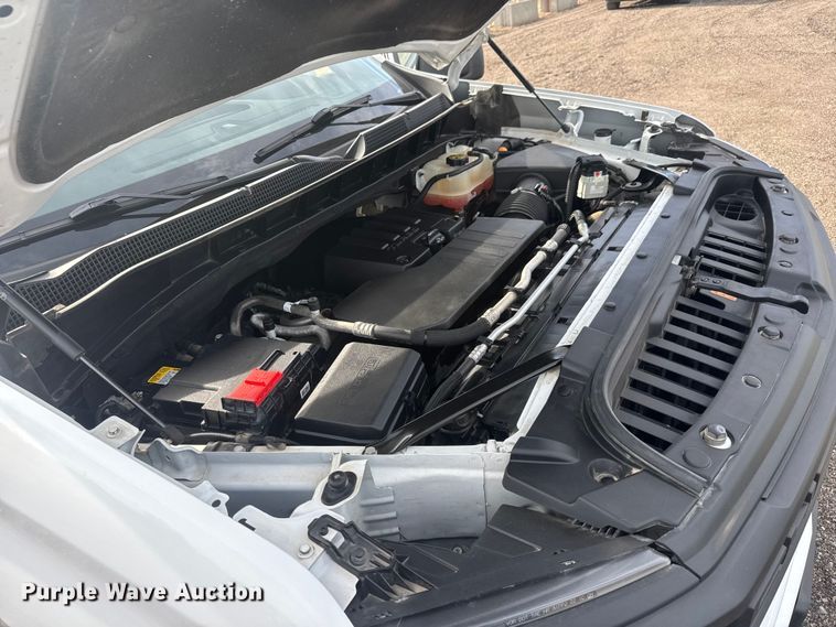 image for item ET4053 2022 Chevrolet Silverado 1500 Crew Cab pickup truck