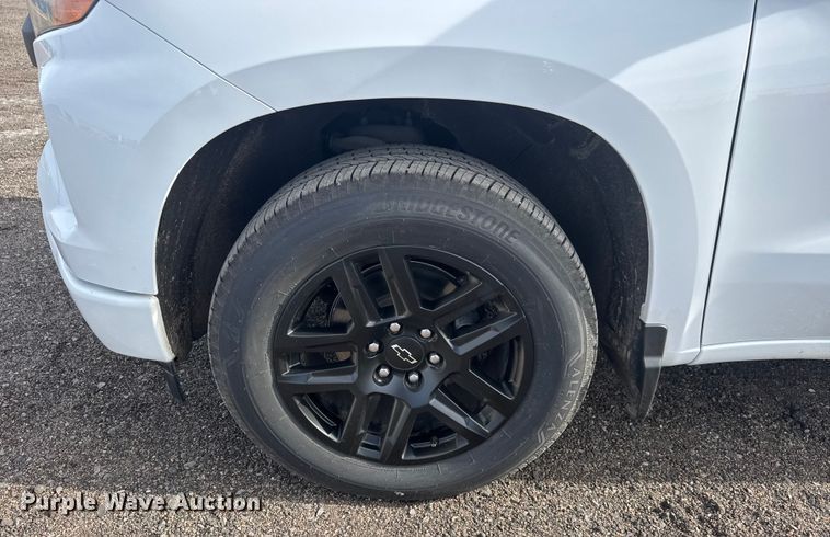 image for item ET4053 2022 Chevrolet Silverado 1500 Crew Cab pickup truck