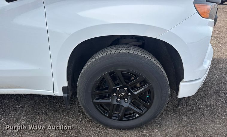 image for item ET4053 2022 Chevrolet Silverado 1500 Crew Cab pickup truck