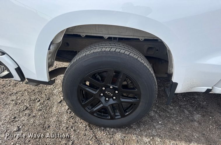 image for item ET4053 2022 Chevrolet Silverado 1500 Crew Cab pickup truck