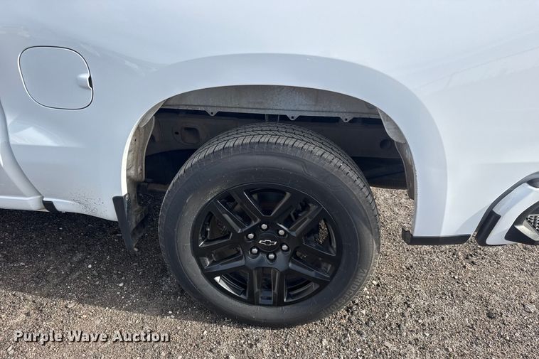 image for item ET4053 2022 Chevrolet Silverado 1500 Crew Cab pickup truck