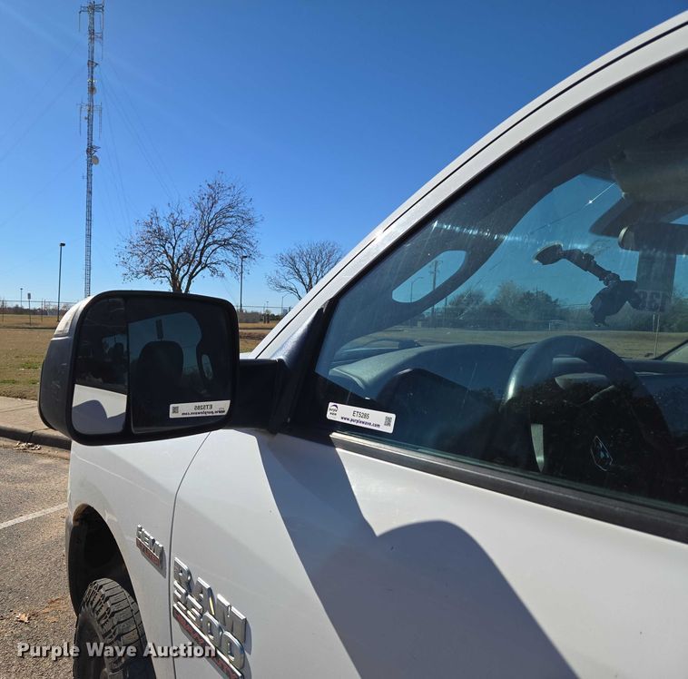 image for item ET5285 2013 RAM 2500 Crew Cab pickup truck