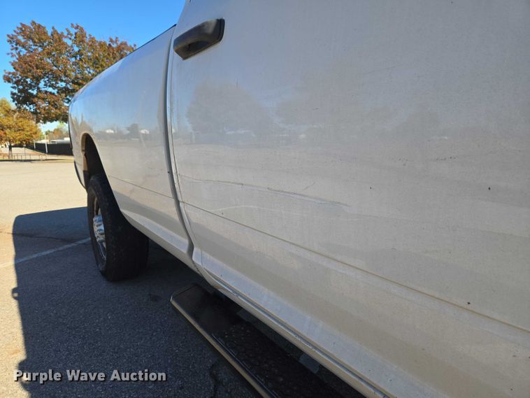 image for item ET5285 2013 RAM 2500 Crew Cab pickup truck