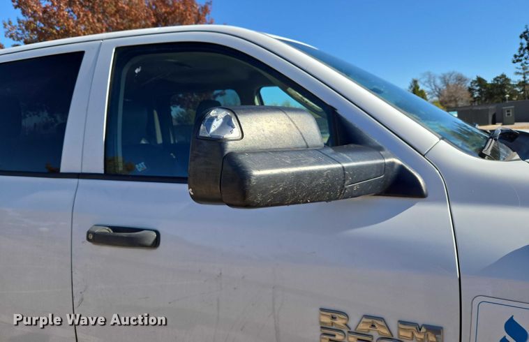 image for item ET5285 2013 RAM 2500 Crew Cab pickup truck