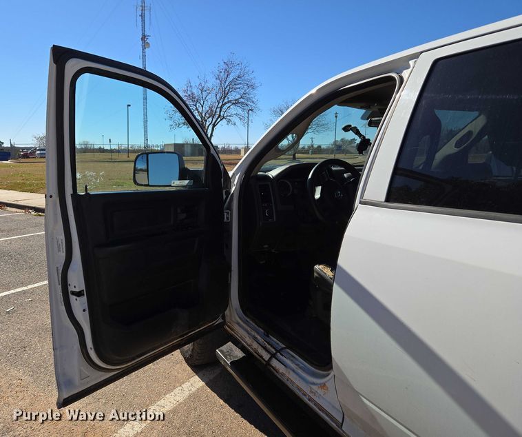 image for item ET5285 2013 RAM 2500 Crew Cab pickup truck