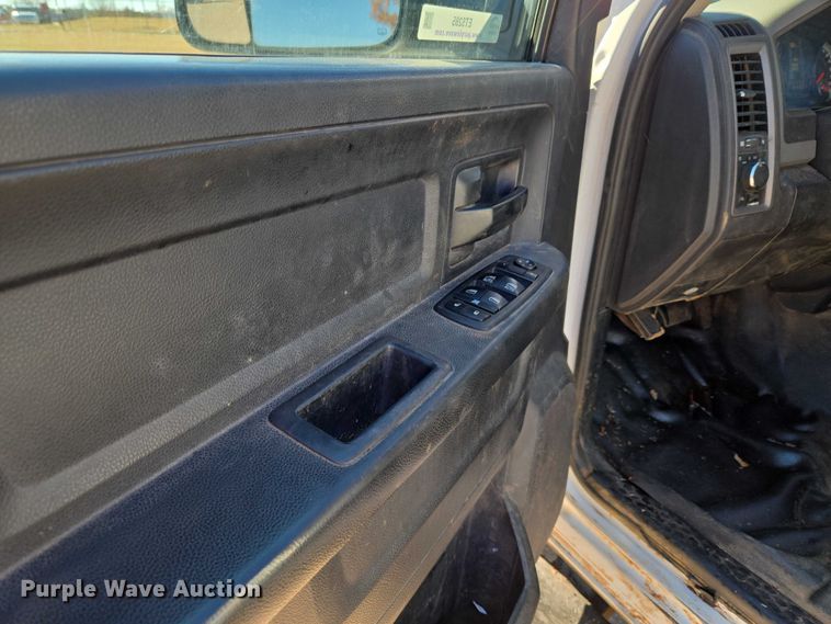 image for item ET5285 2013 RAM 2500 Crew Cab pickup truck