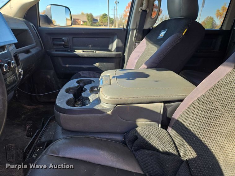 image for item ET5285 2013 RAM 2500 Crew Cab pickup truck