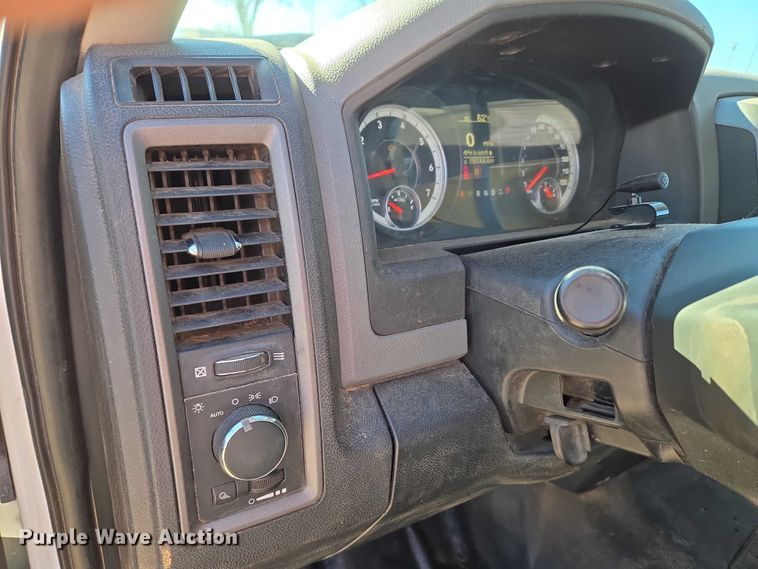 image for item ET5285 2013 RAM 2500 Crew Cab pickup truck