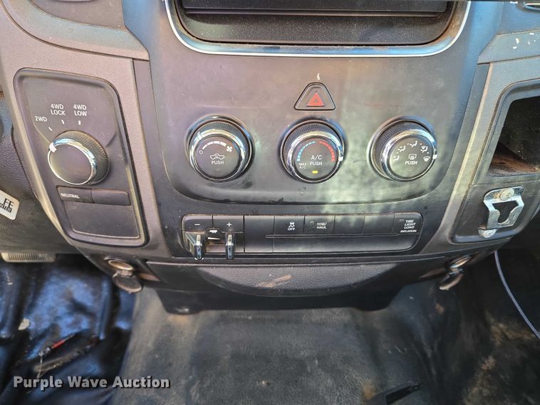 image for item ET5285 2013 RAM 2500 Crew Cab pickup truck