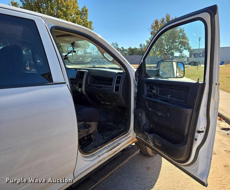 image for item ET5285 2013 RAM 2500 Crew Cab pickup truck