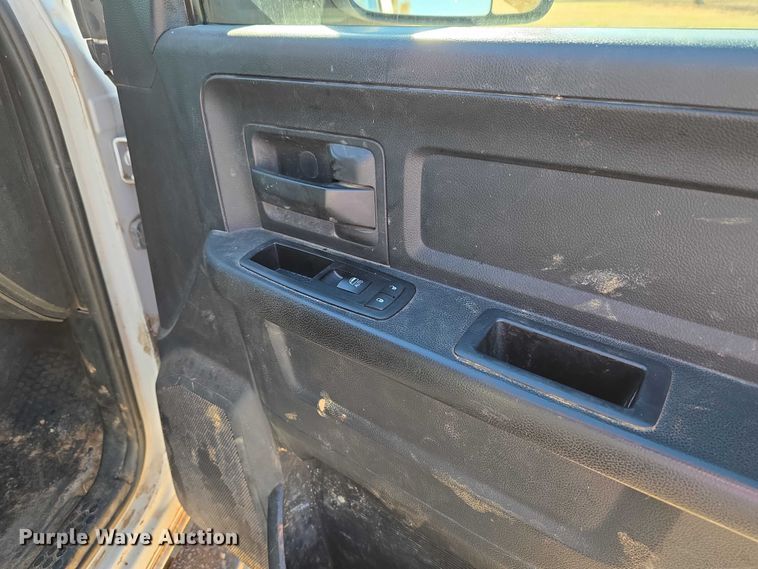 image for item ET5285 2013 RAM 2500 Crew Cab pickup truck