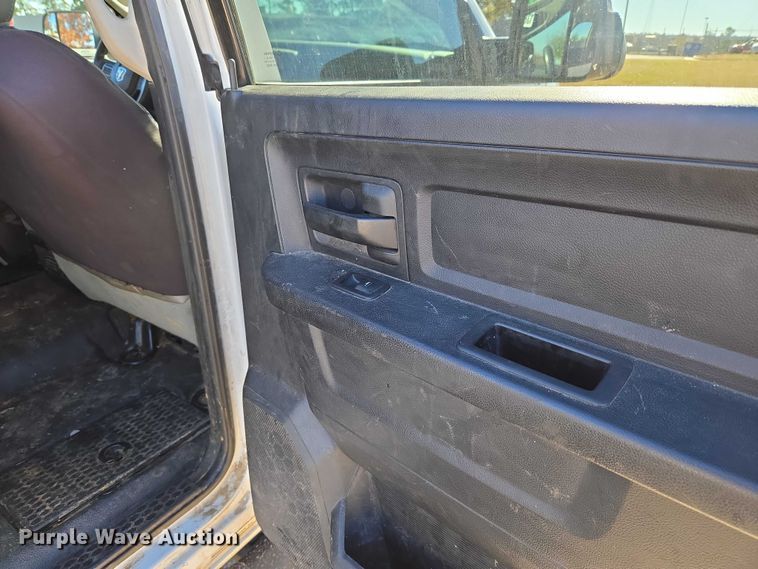 image for item ET5285 2013 RAM 2500 Crew Cab pickup truck