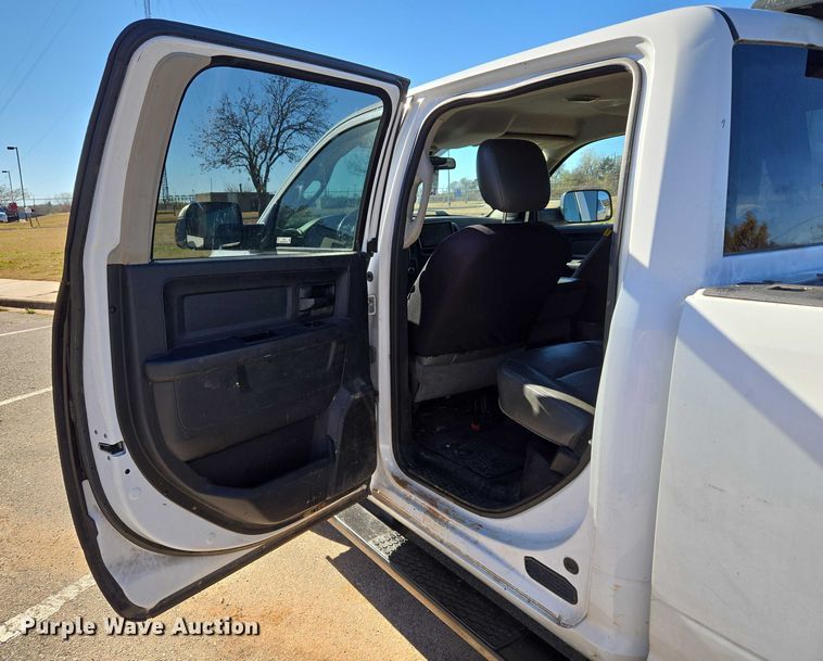 image for item ET5285 2013 RAM 2500 Crew Cab pickup truck