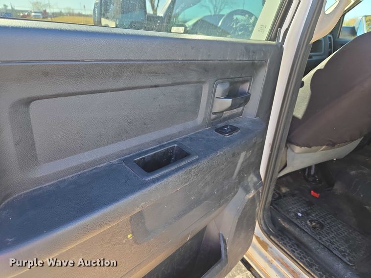 image for item ET5285 2013 RAM 2500 Crew Cab pickup truck